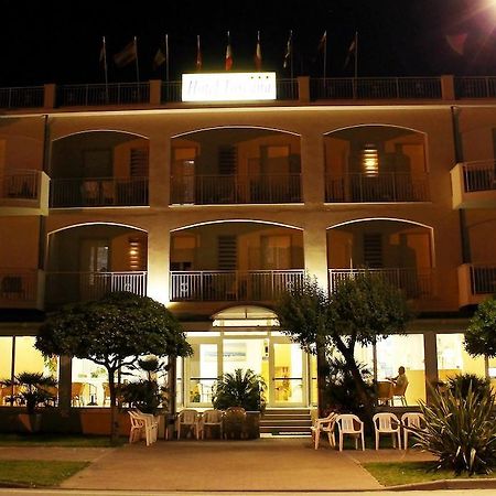 Hotel Toscana Marotta Exteriör bild