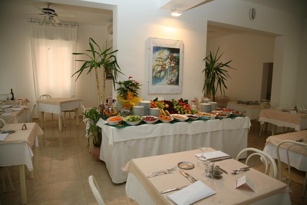 Hotel Toscana Marotta Exteriör bild