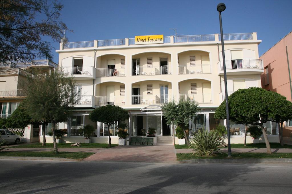Hotel Toscana Marotta Exteriör bild