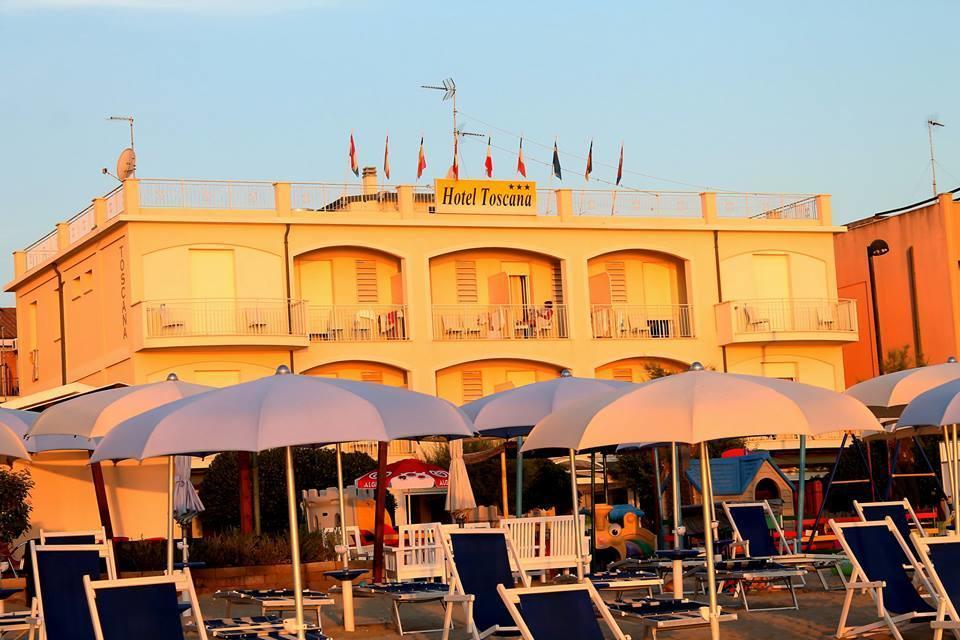 Hotel Toscana Marotta Exteriör bild